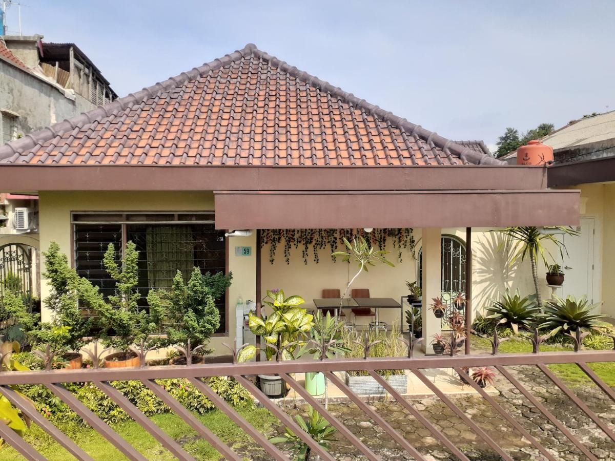 Gio Guest House Bogor Exterior foto